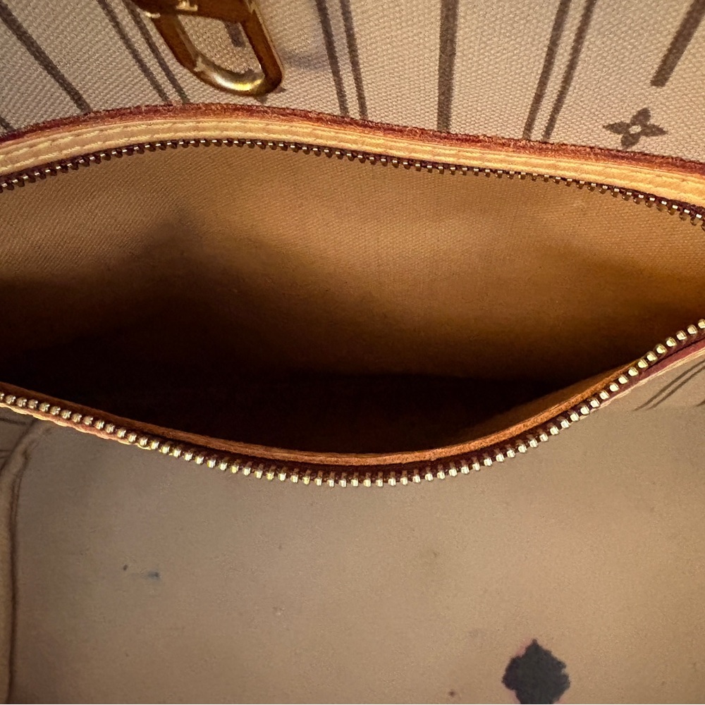 Louis Vuitton MM Neverfull - Picture 8 of 9